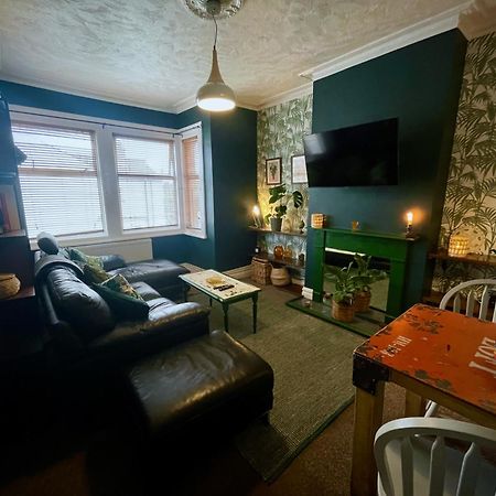 Stylish And Artistic Flat In Southend On Sea Apartment Bagian luar foto