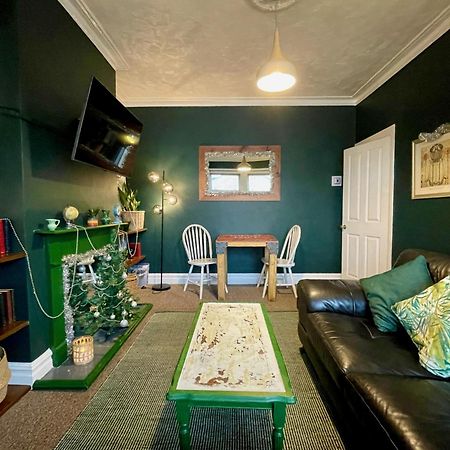 Stylish And Artistic Flat In Southend On Sea Apartment Bagian luar foto