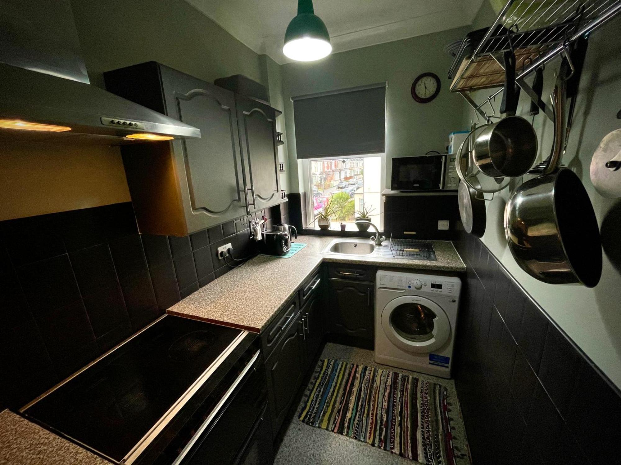 Stylish And Artistic Flat In Southend On Sea Apartment Bagian luar foto