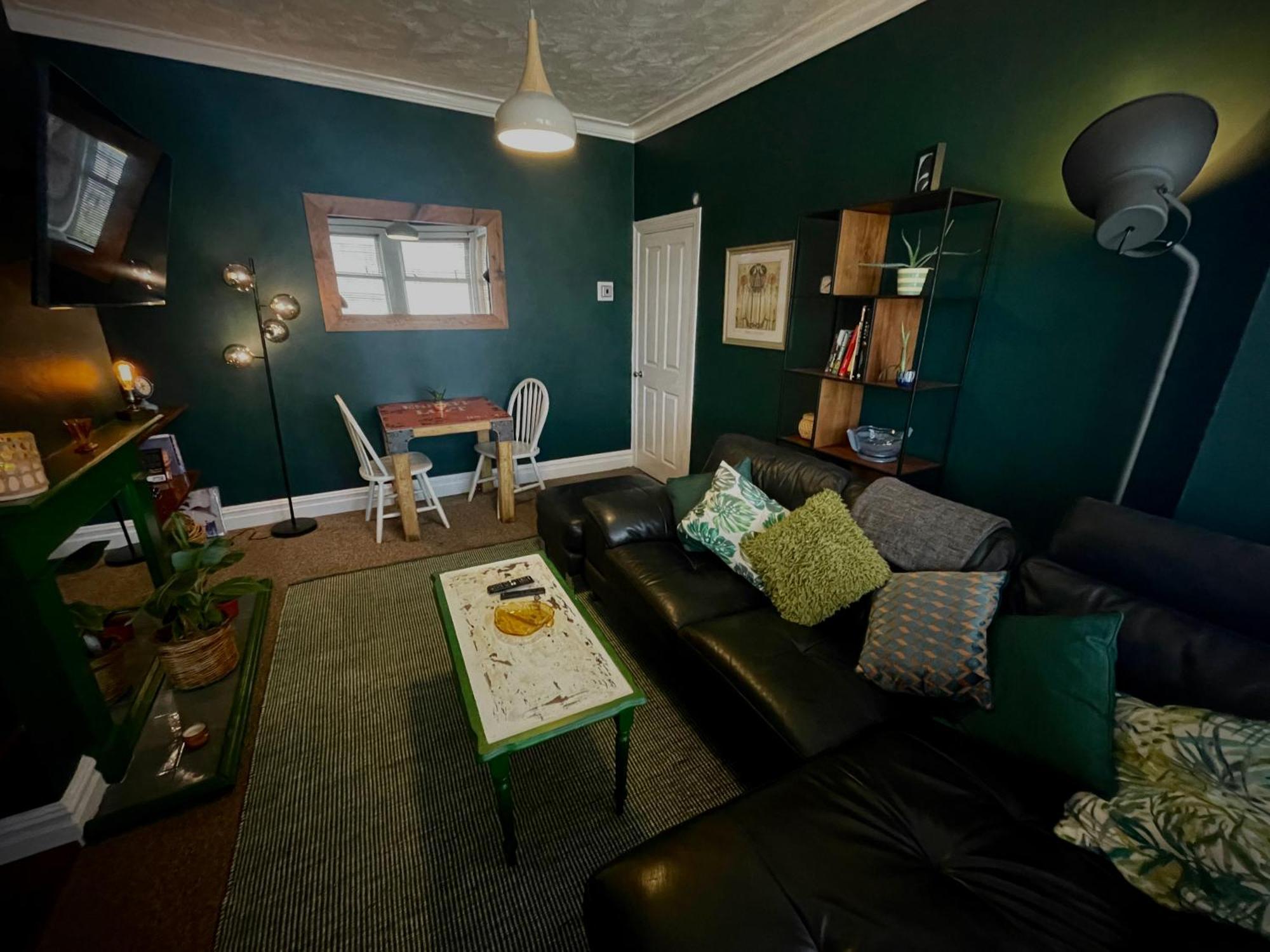 Stylish And Artistic Flat In Southend On Sea Apartment Bagian luar foto