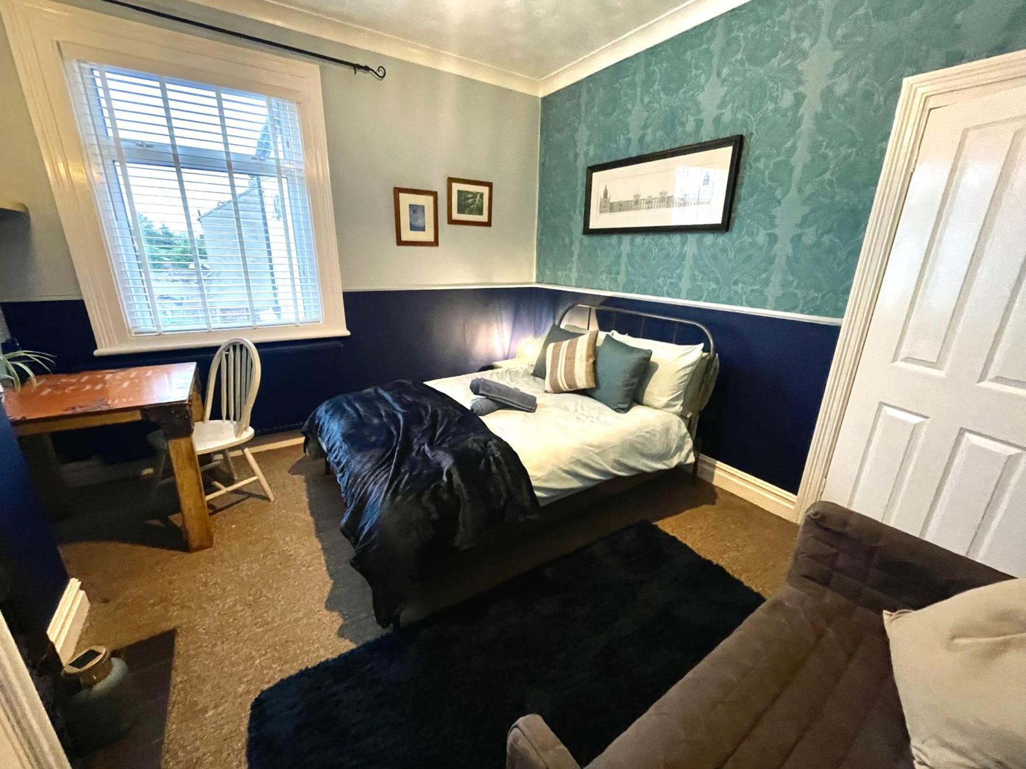 Stylish And Artistic Flat In Southend On Sea Apartment Bagian luar foto